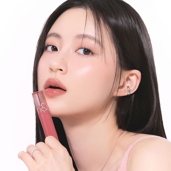 [rom&nd] Glasting Color Gloss – Dewy Shine Lip Gloss with Sheer Tint Finish